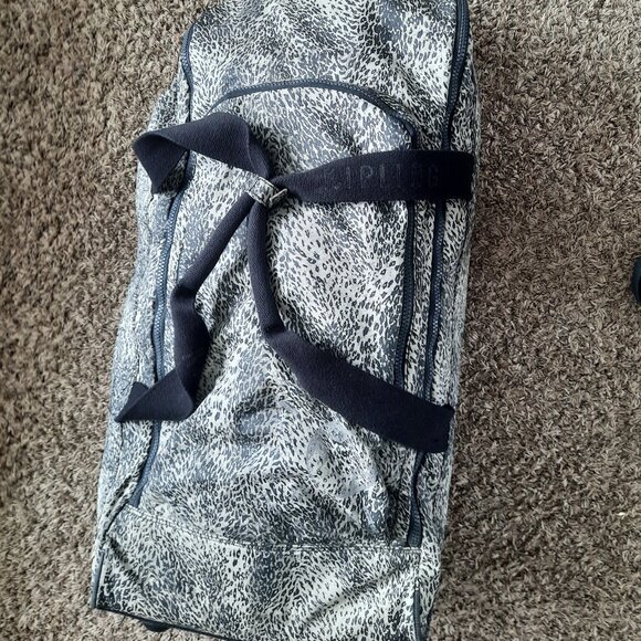 Kipling Wheeled Duffle Animal Print Nylon Wheeled Luggage, Travel Bag 11x15x28 - Picture 1 of 15